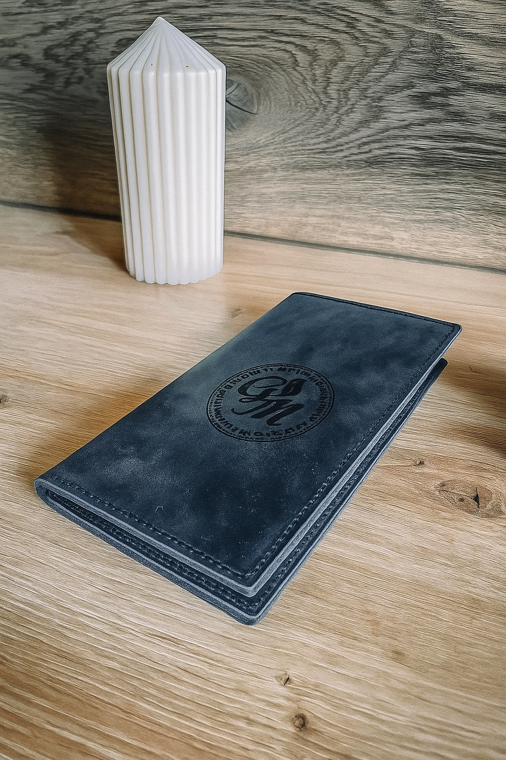 Elegant Pure Leather Dark Blue Check Presenter